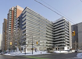 Stonecliffe Apartments in Ottawa, ON - Building Photo