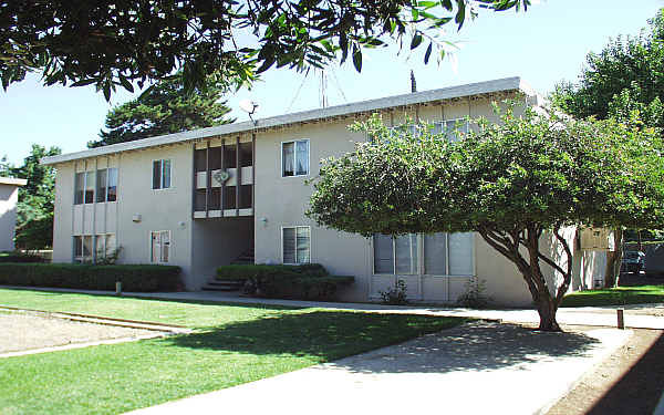 317-325 S B St in Madera, CA - Building Photo - Building Photo