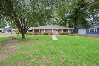 205 Taft Ave in Cleveland, TX - Foto de edificio - Building Photo