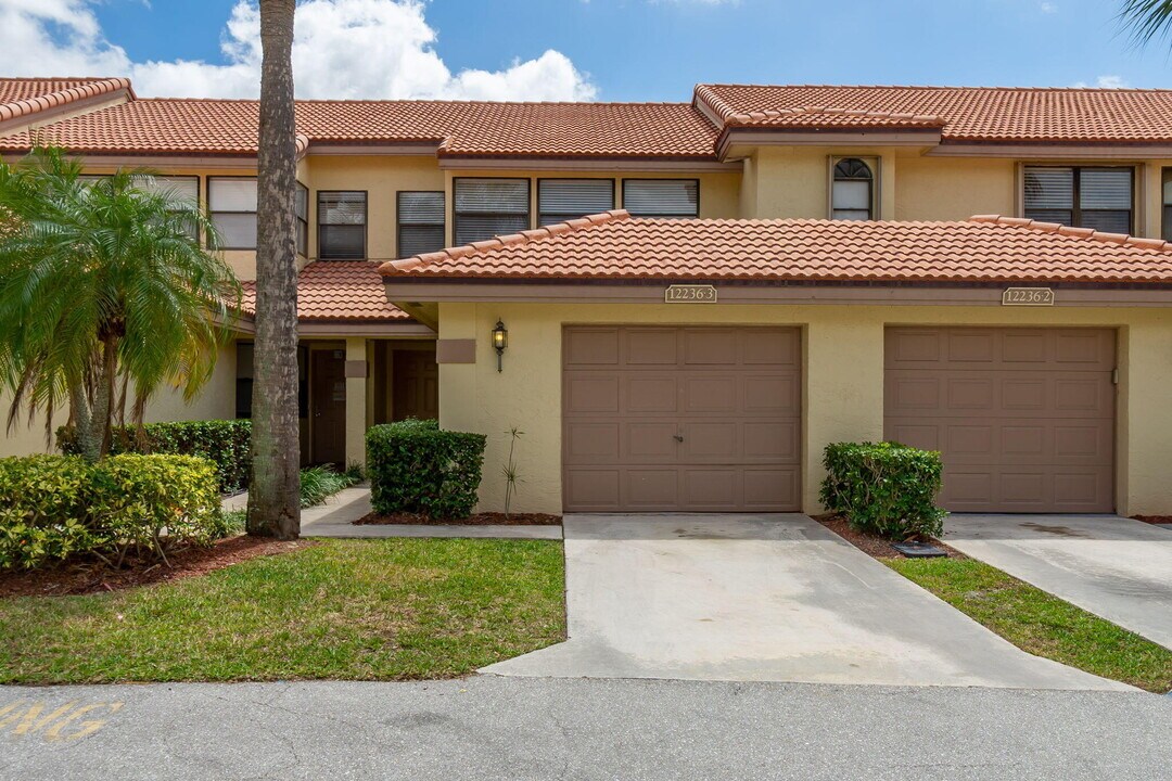 12236 Sag Harbor Ct in Wellington, FL - Building Photo
