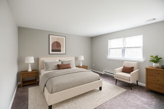 Miry Run Apartments in Mercerville, NJ - Foto de edificio - Building Photo