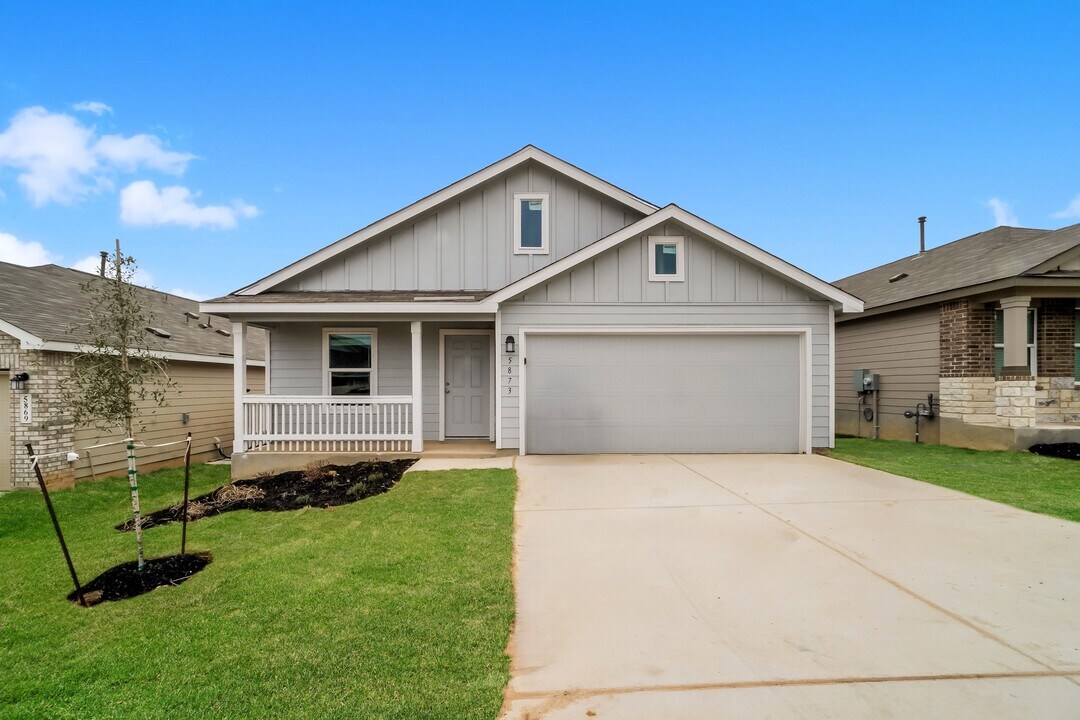 5873 Companion Lp in Bulverde, TX - Building Photo