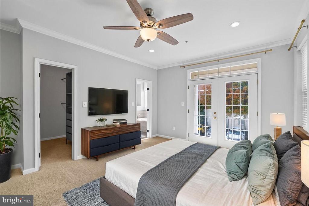 12432 Liberty Bridge Rd in Fairfax, VA - Building Photo