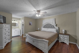 784 E Fairbairn Dr in Deltona, FL - Building Photo - Building Photo