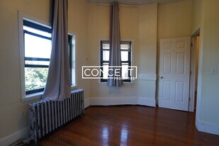 41 Bay State Rd, Unit 4R in Boston, MA - Building Photo
