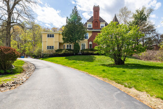 Olde Andover Condominiums in Andover, MA - Building Photo - Building Photo