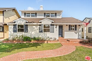 7410 El Manor Ave in Los Angeles, CA - Building Photo