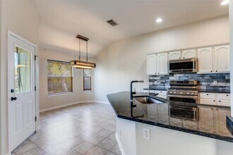 107 Cassandra Dr in Hutto, TX - Building Photo - Building Photo