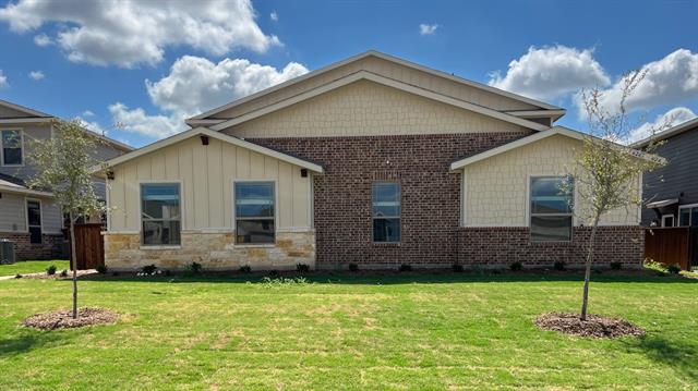 742 Fallow Dr in Venus, TX - Foto de edificio