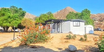 2100 S State St in Hemet, CA - Building Photo