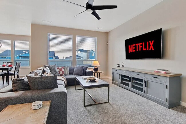 property at 5133 N Willowside Ave