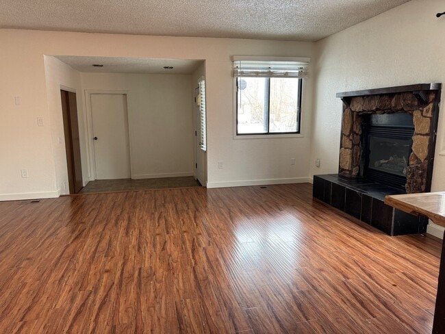 3421 Pussywillow St in Anchorage, AK - Building Photo - Building Photo