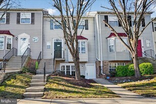 16294 Taconic Cir in Montclair, VA - Building Photo