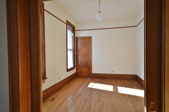 2214 N Kenmore Ave, Unit 2214-1 in Chicago, IL - Building Photo - Building Photo