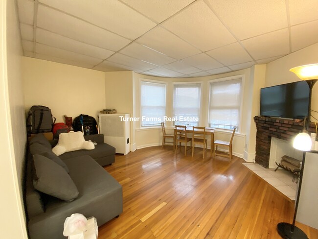 79 Beacon St, Unit 879 Beacon unit 32