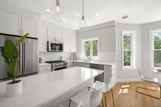 238 Bremen St in Boston, MA - Building Photo - Building Photo