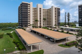 Vanderbilt Towers in Naples, FL - Building Photo - Building Photo
