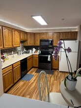 130 Endicott St N in Laconia, NH - Foto de edificio - Building Photo