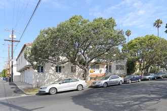 958 12th St in Santa Monica, CA - Building Photo - Primary Photo