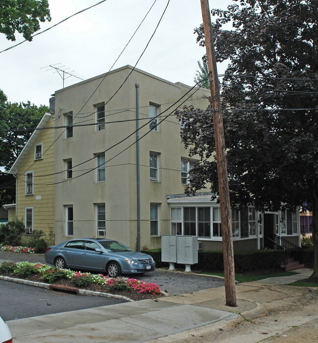 The Suffolk Hotel in Huntington, NY - Building Photo - Building Photo