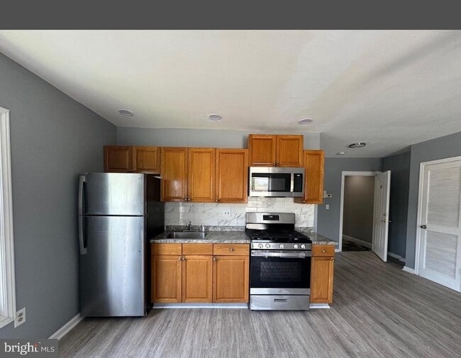 2211 W Tioga St in Philadelphia, PA - Building Photo - Building Photo