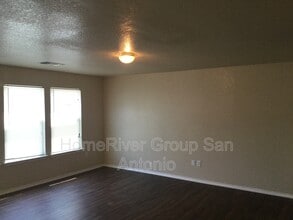 1102 Autumn Moon in San Antonio, TX - Building Photo - Building Photo