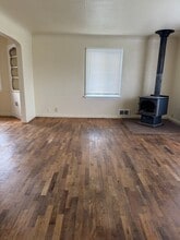 2008 E College Way in Mount Vernon, WA - Building Photo - Building Photo