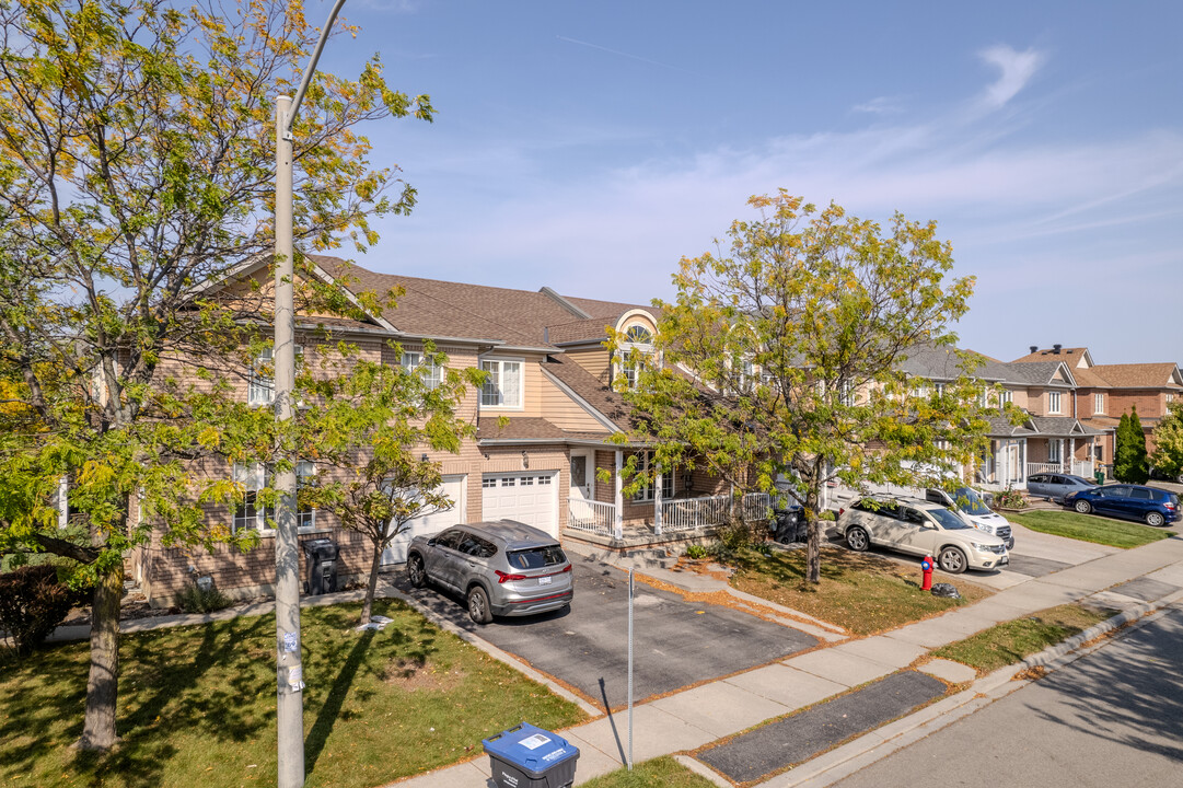 64 Irene Cres in Brampton, ON - Building Photo