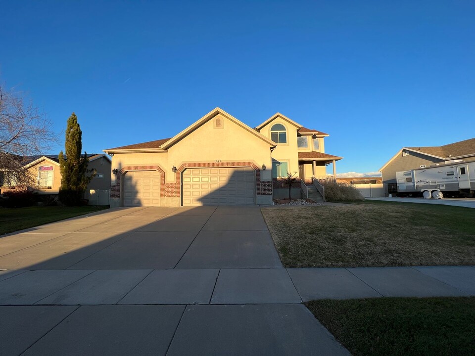 791 St Andrews Dr in Syracuse, UT - Building Photo