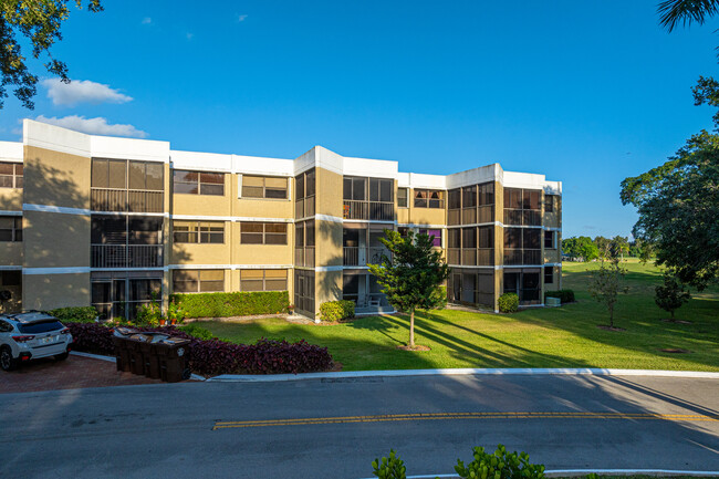 Country Club Village in Weston, FL - Building Photo - Building Photo