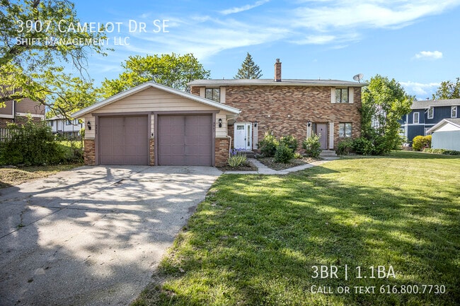property at 3907 Camelot Dr SE