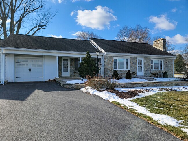 70 Quarry Rd in Leola, PA - Foto de edificio - Building Photo