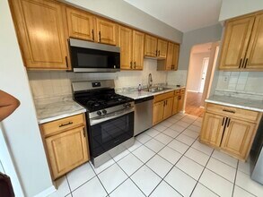 31 Washington Blvd, Unit 108 in Mundelein, IL - Building Photo - Building Photo