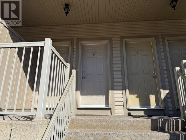 143 Oldfield St in Ottawa, ON - Building Photo - Building Photo