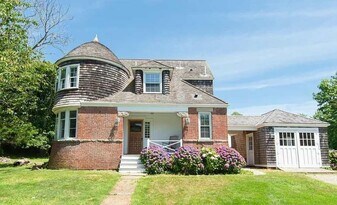 1 Ella Terrace in Newport, RI - Building Photo