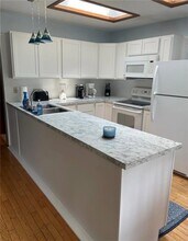 56 Sand Hill Cove Rd in Narragansett, RI - Building Photo - Building Photo