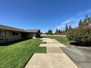 624 N Stearns Rd in Oakdale, CA - Building Photo - Building Photo