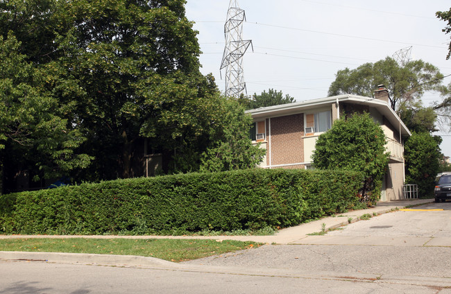 88 Golfdown Dr in Toronto, ON - Building Photo - Primary Photo