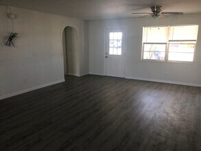 4825 Tudor Dr in Cape Coral, FL - Building Photo - Building Photo