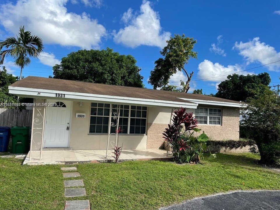 1931 Bahama Dr in Miramar, FL - Foto de edificio