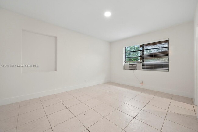 380 SE 12th Ave in Deerfield Beach, FL - Building Photo - Building Photo