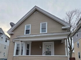 20 Pendleton St in Cranston, RI - Building Photo