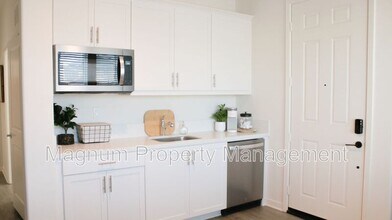 30411 Ridgecrest Rd in Winchester, CA - Building Photo - Building Photo