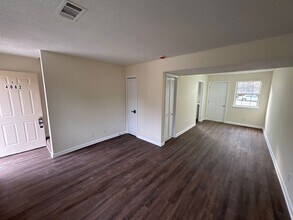 4082 Forest Ave W in Macon, GA - Foto de edificio - Building Photo