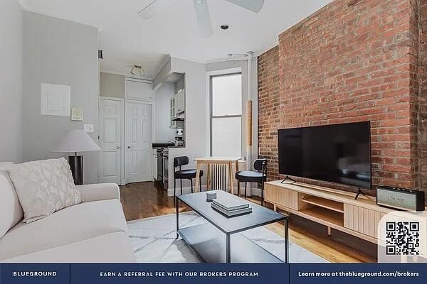 246 Mott St in New York, NY - Building Photo - Building Photo