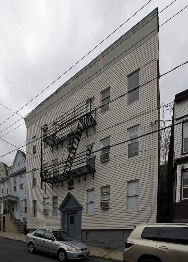 143 Dekalb Ave in Jersey City, NJ - Building Photo - Building Photo