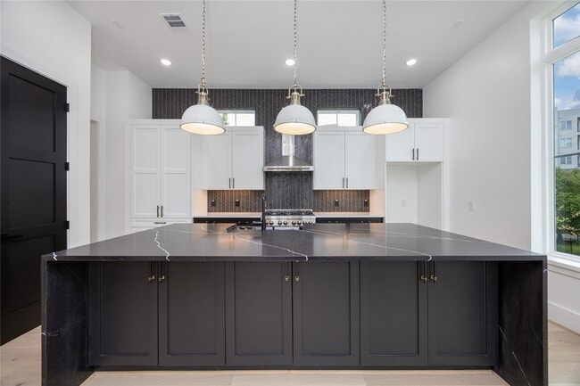 property at 1911 Lauderdale St