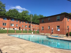 Brownstone Apartments in Overland Park, KS - Foto de edificio - Building Photo