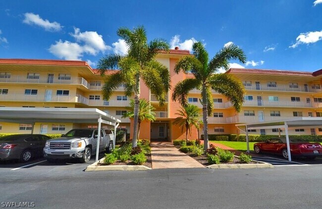 307 Goodlette-Frank Rd in Naples, FL - Foto de edificio - Building Photo