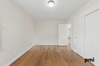 34 Whitaker Ave in Hampton, VA - Building Photo - Building Photo
